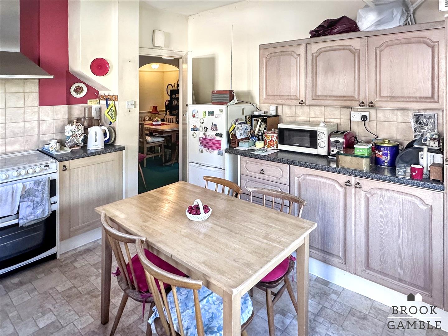 3 Bedroom House - Semi-Detached. Ocklynge Road in Eastbourne,  9